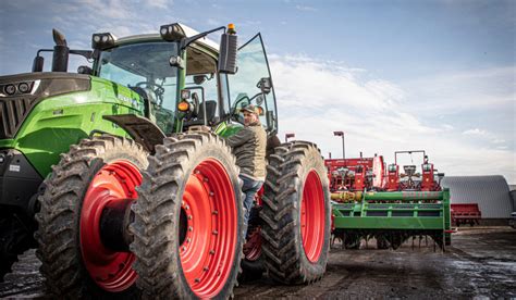 who makes Fendt farm equipment